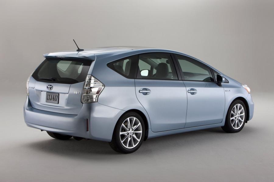  Toyota Prius V 2011 года  (фото 2 из 208)
